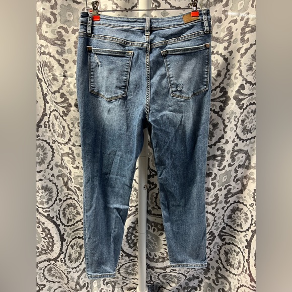 Distressed Judy Blue Skinnies - Picture 2 of 3